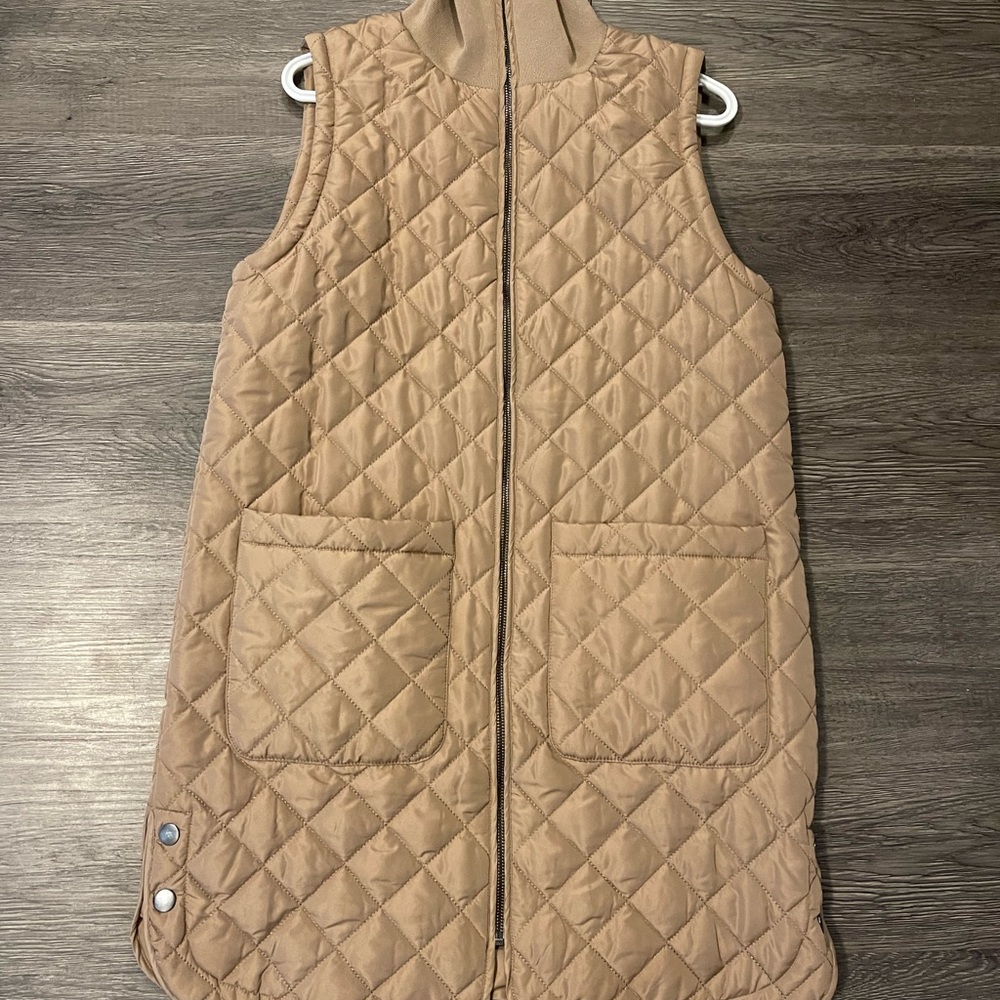 Quilted long vest from Jardines Domain. Worn once New condition.